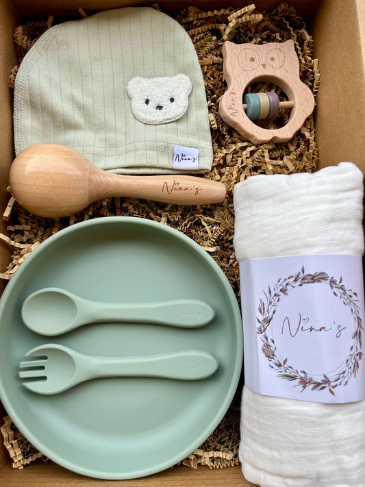 Neutral Newborn Baby Gift Box | Swaddle, Baby Hat, Plate & Shaker